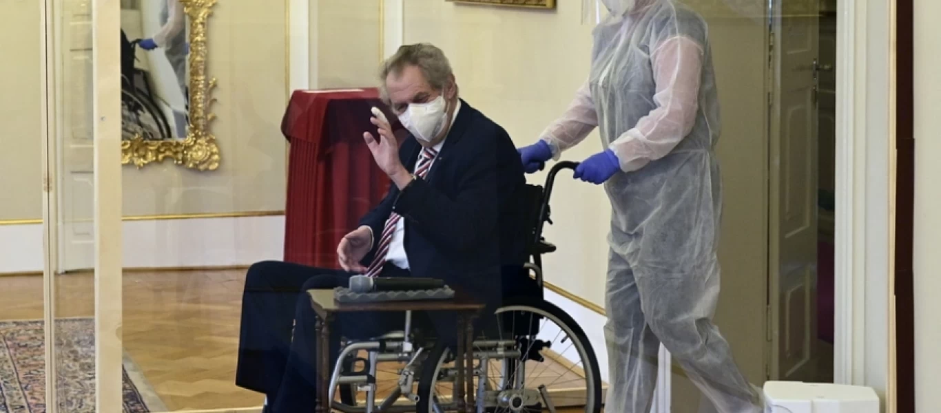 Τσεχία: Ο πρόεδρος έχει κορωνοϊό και διόρισε τον νέο πρωθυπουργό μέσα από ένα κουτί από πλεξιγκλάς